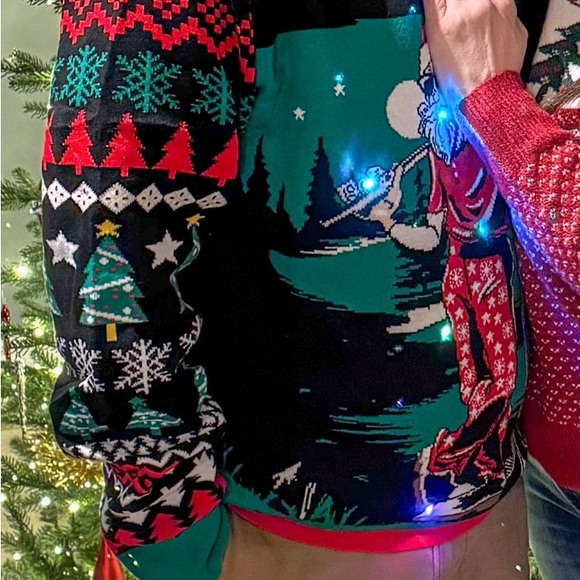 Light Up Golfing Santa - Picture 2 of 5